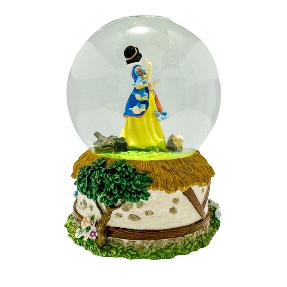 Disney Snow White Enesco Musical Snow Globe “Whistle While You Work” - Picture 5 of 7